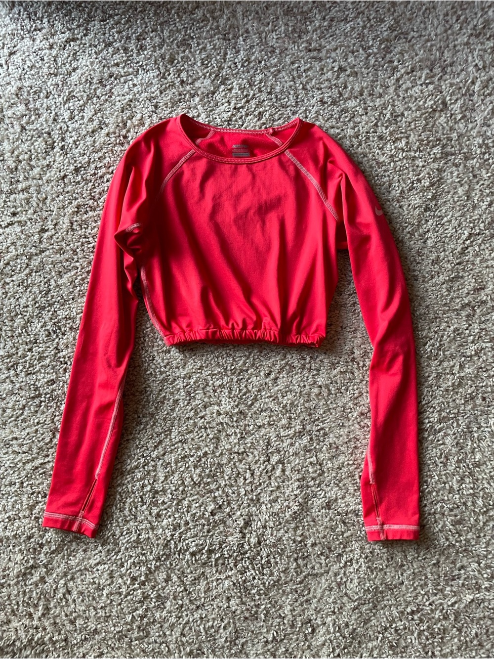 NIKE Women’s Red Cropped Long Sleeve Active Top Size Small